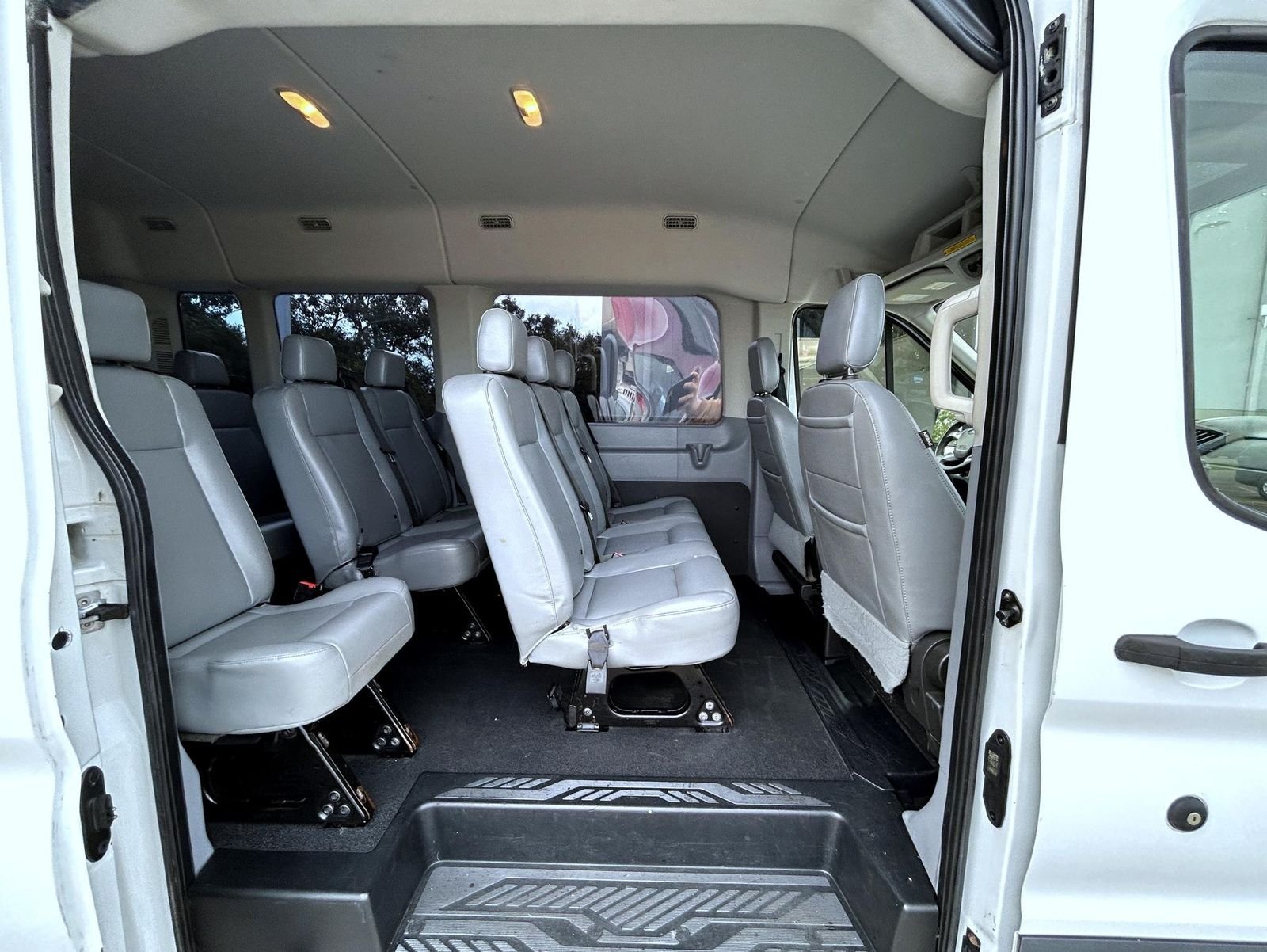 Used 2018 White Ford XL image 17