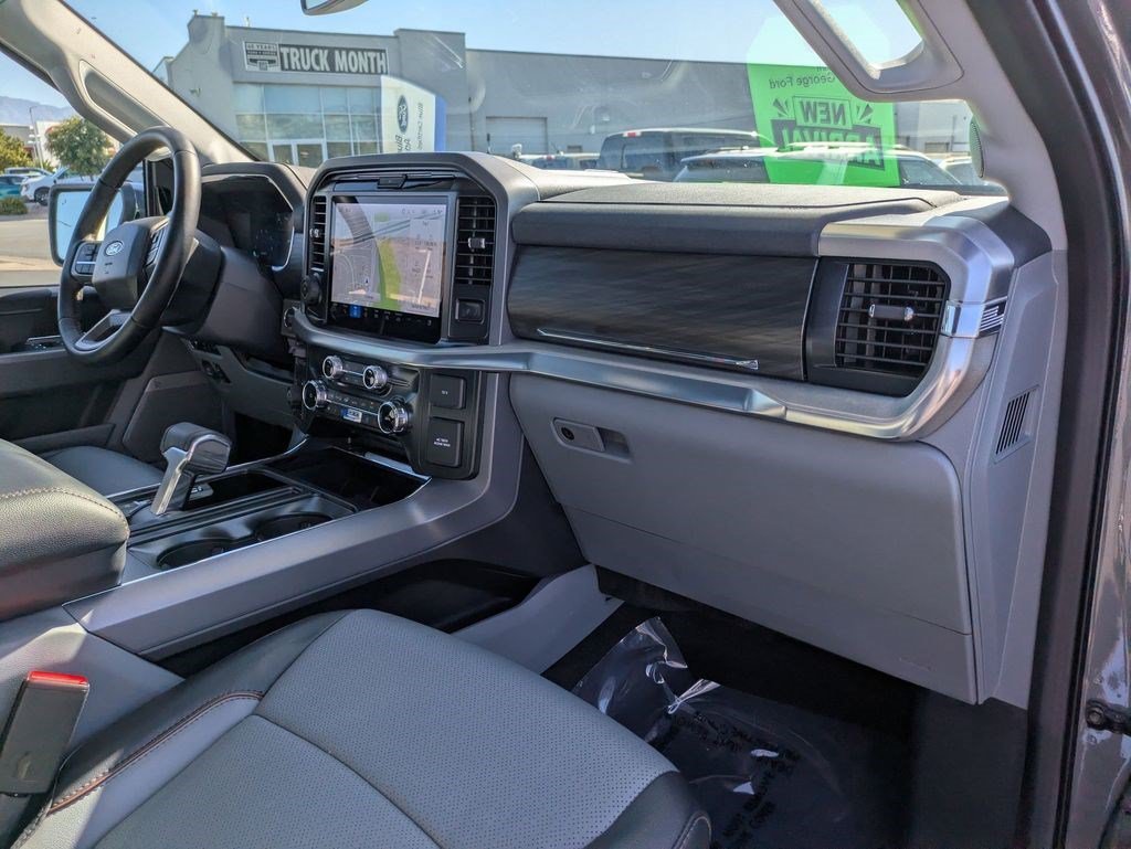 Used 2025 Gray Metallic Ford LARIAT image 31