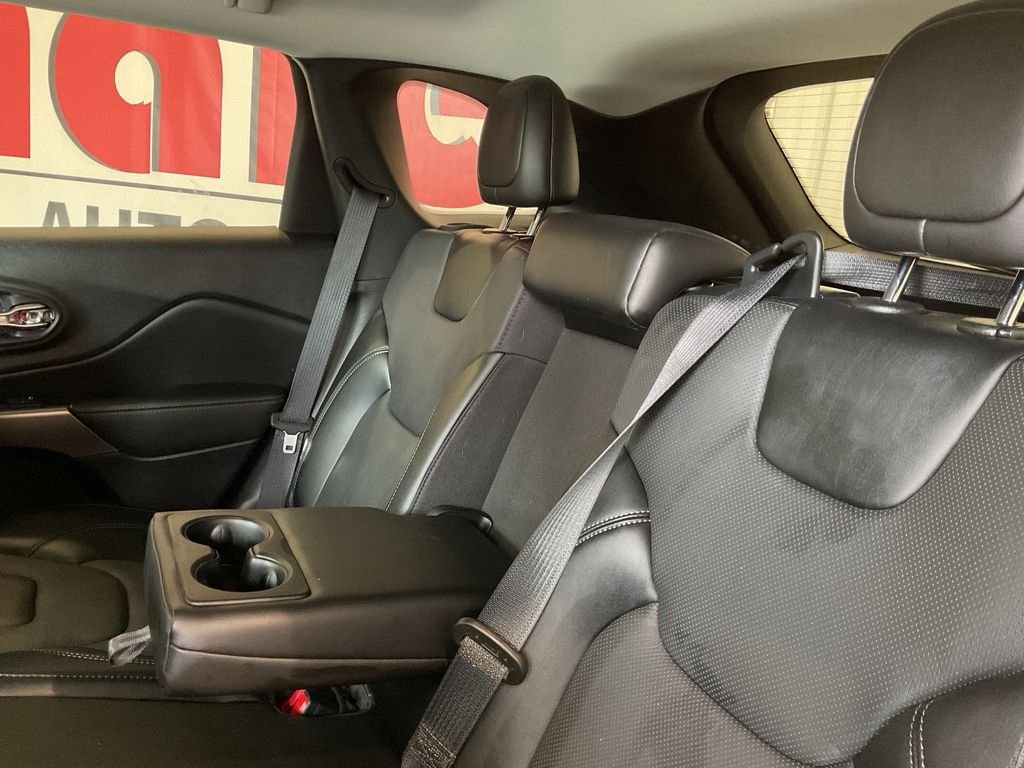 Used 2022 White Jeep Latitude Lux image 29
