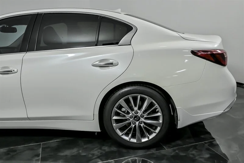 Used 2020 Majestic White INFINITI 3.0T Luxe image 7