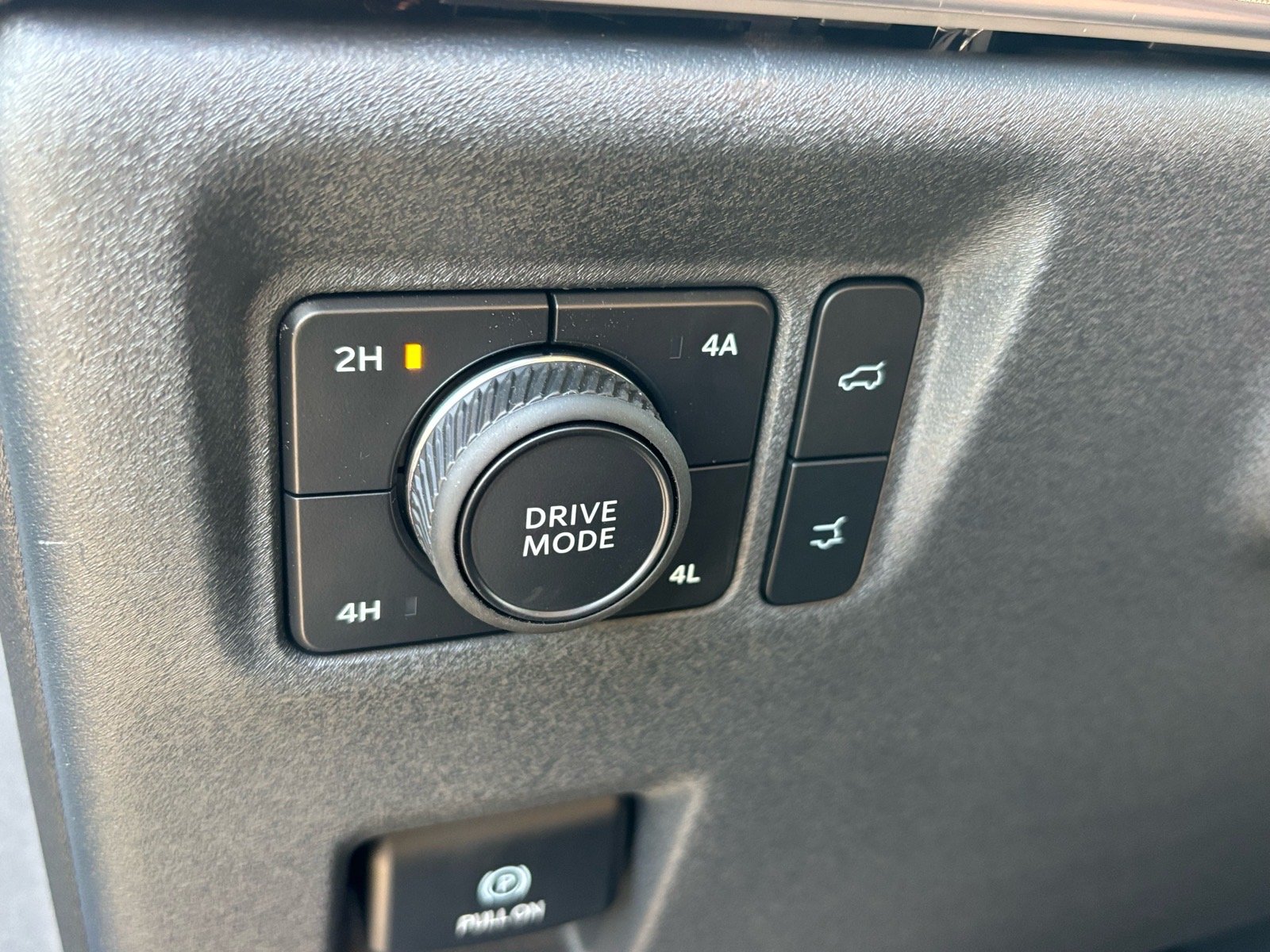 New 2027 Star White Metallic Tri-Coat Ford King Ranch® image 15