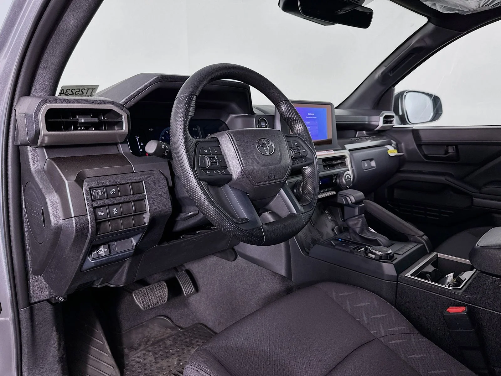 2025 Toyota Tacoma SR5 - Photo 9