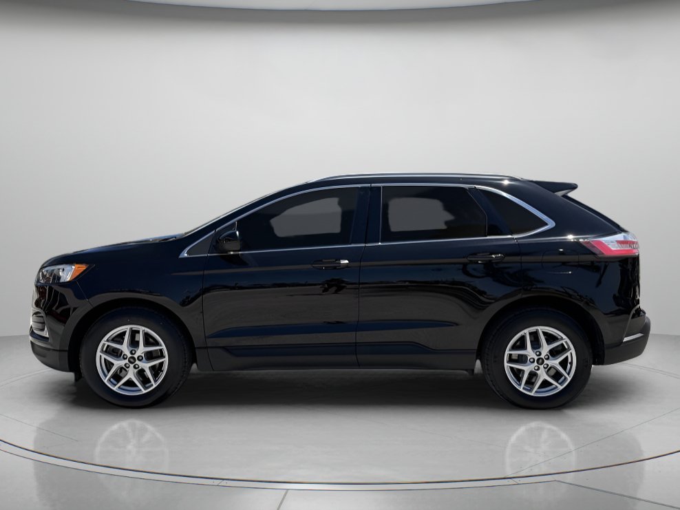 Used 2023 Black Metallic Ford SEL image 5