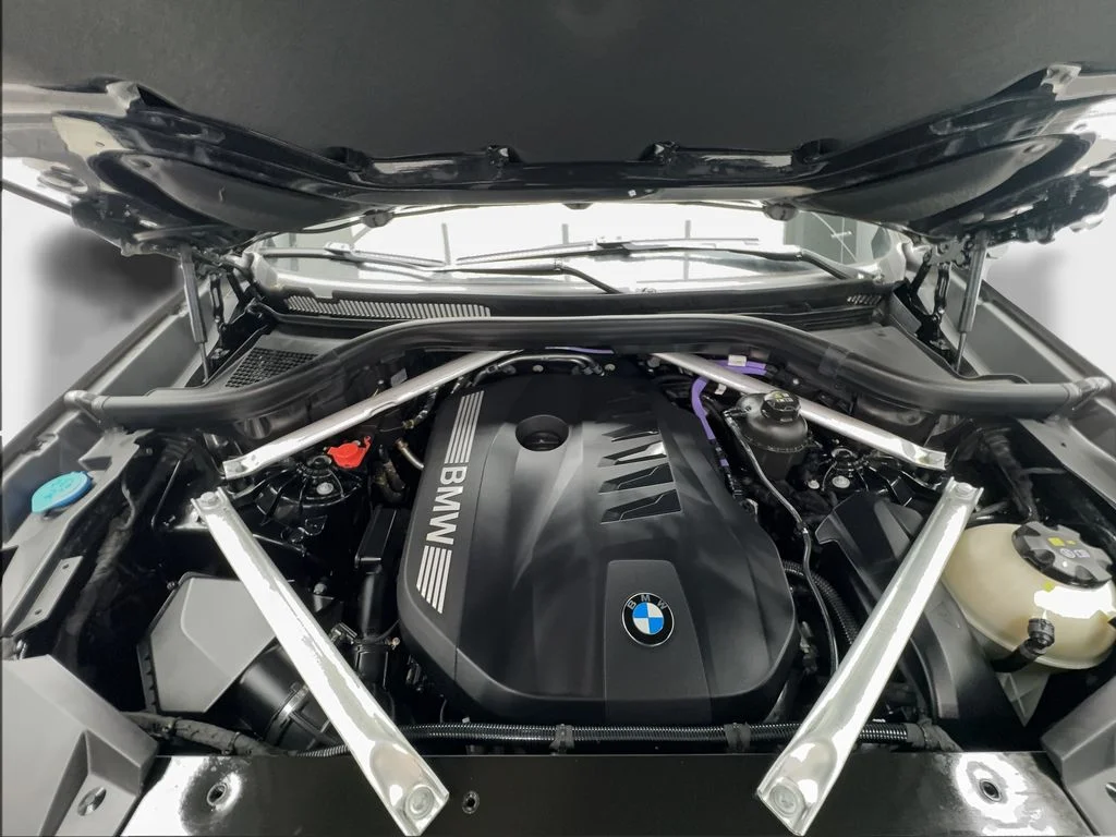 Used 2025 Black BMW sDrive40i image 18