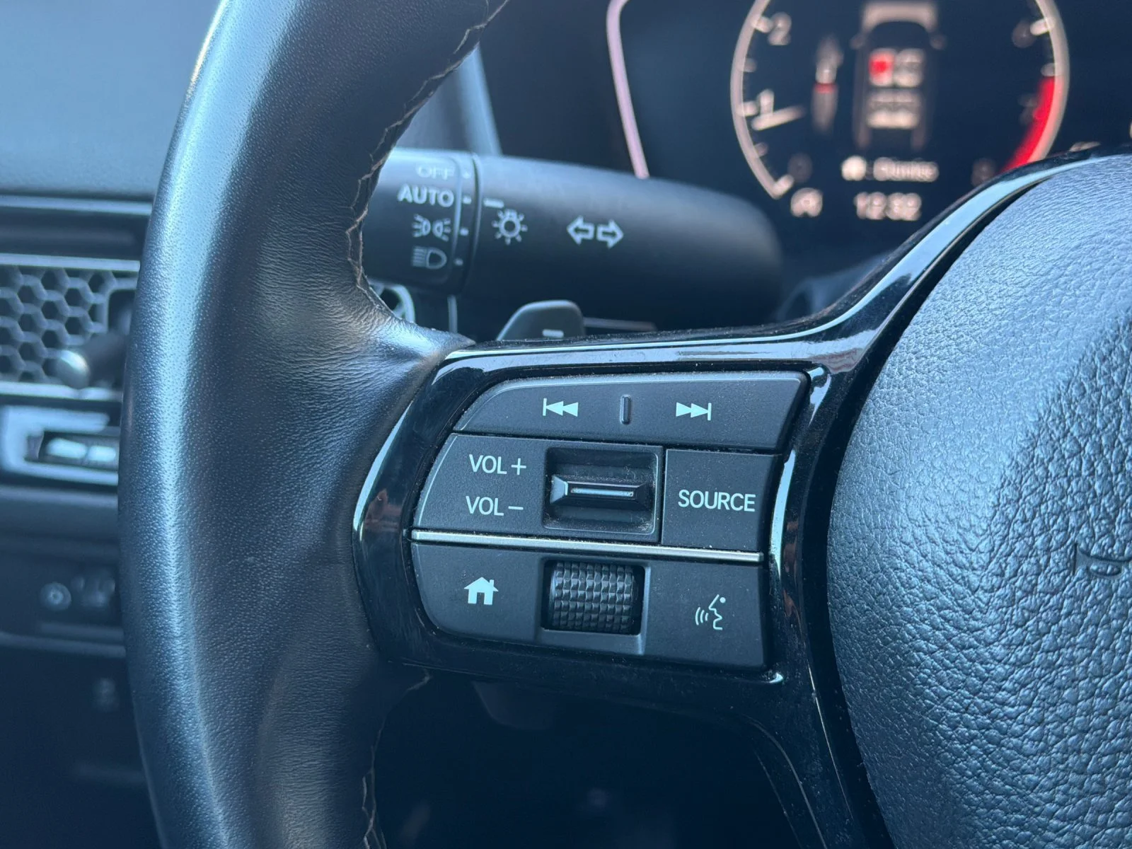 Used 2025  Honda Sport image 27