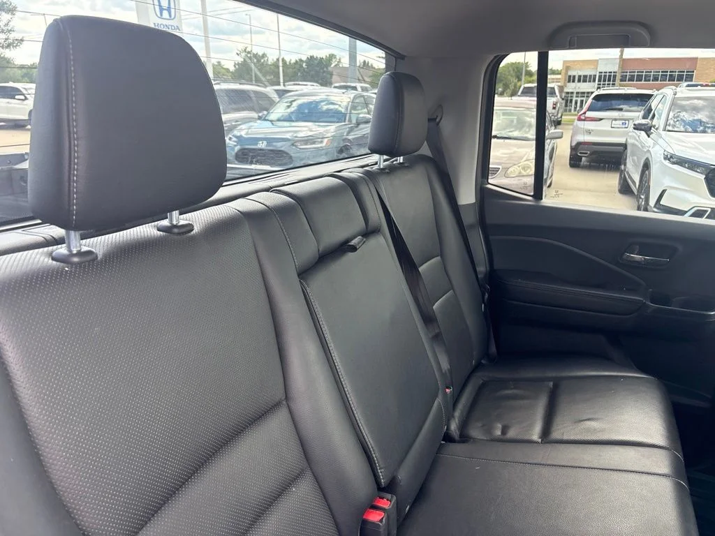 Used 2017 Silver Honda RTL-T image 31