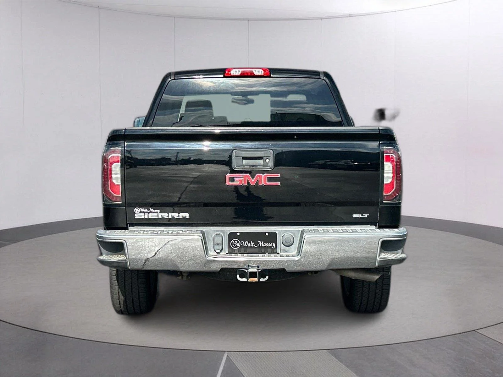 Used 2018 ONYX BLACK GMC SLT image 4
