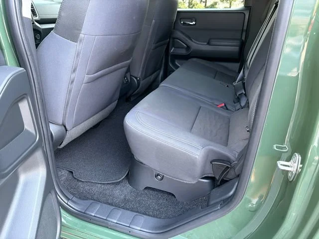 Used 2022 Green Nissan Crew Cab SV 4x2 image 20