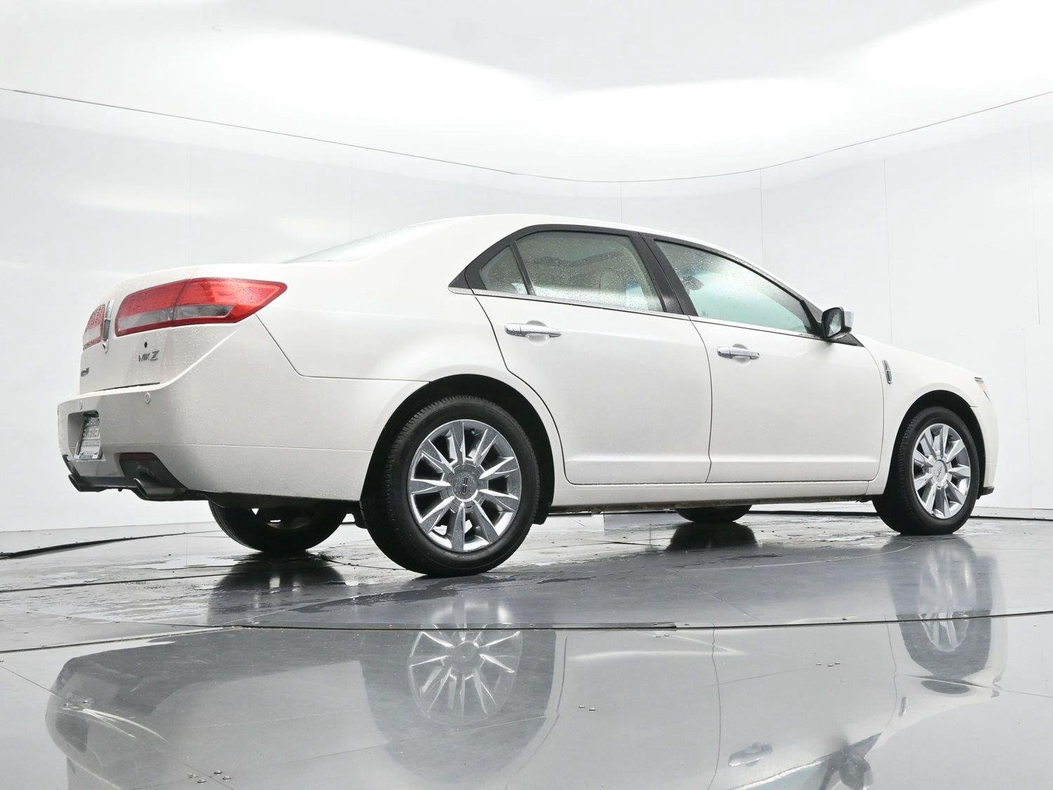 Used 2012 White Platinum Metallic Tricoat Lincoln 4dr Sdn FWD image 50