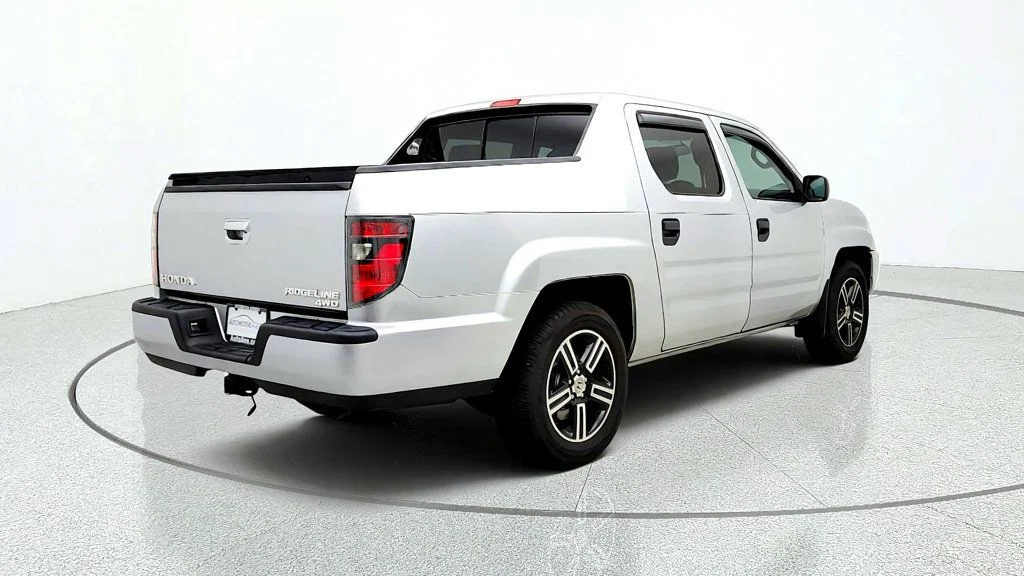 Used 2013 Alabaster Silver Metallic Honda 4WD Crew Cab Sport image 5