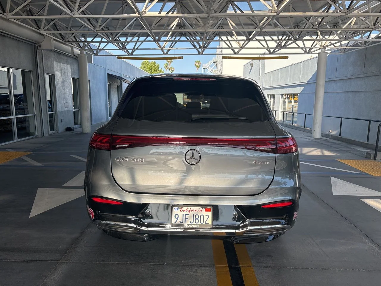 Certified Used 2023 Gray Mercedes-Benz 580 4MATIC® Third Row Seats image 4