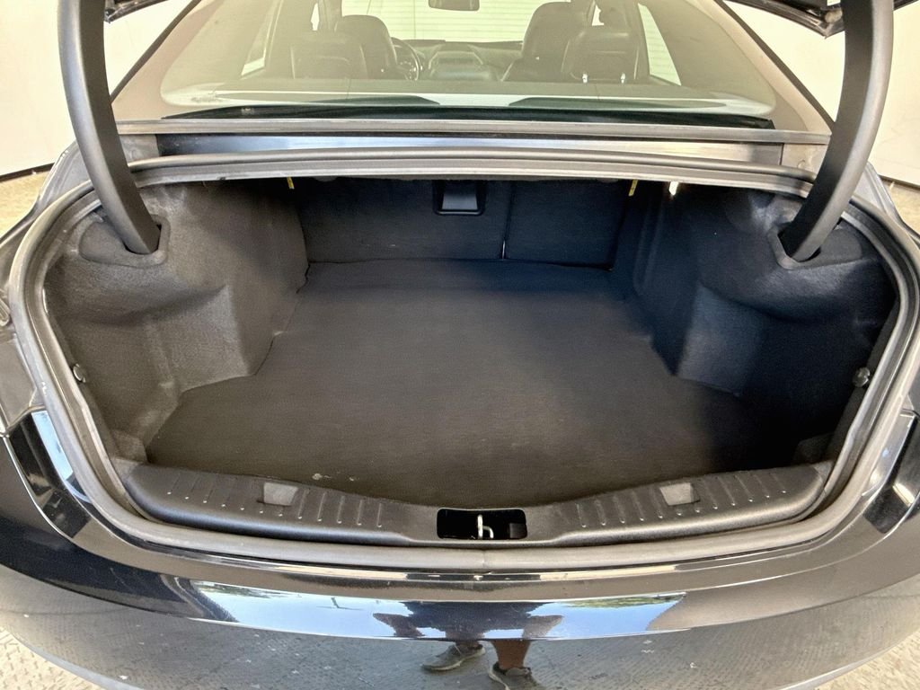 Used 2018 Black Velvet Lincoln Premiere image 26