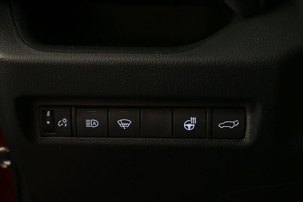 Used 2020 Ruby Flare Pearl TOYOTA XLE Premium image 9