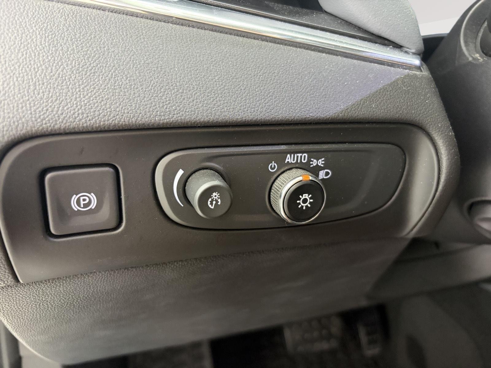 Used 2019 Satin Steel Metallic Buick Premium image 15