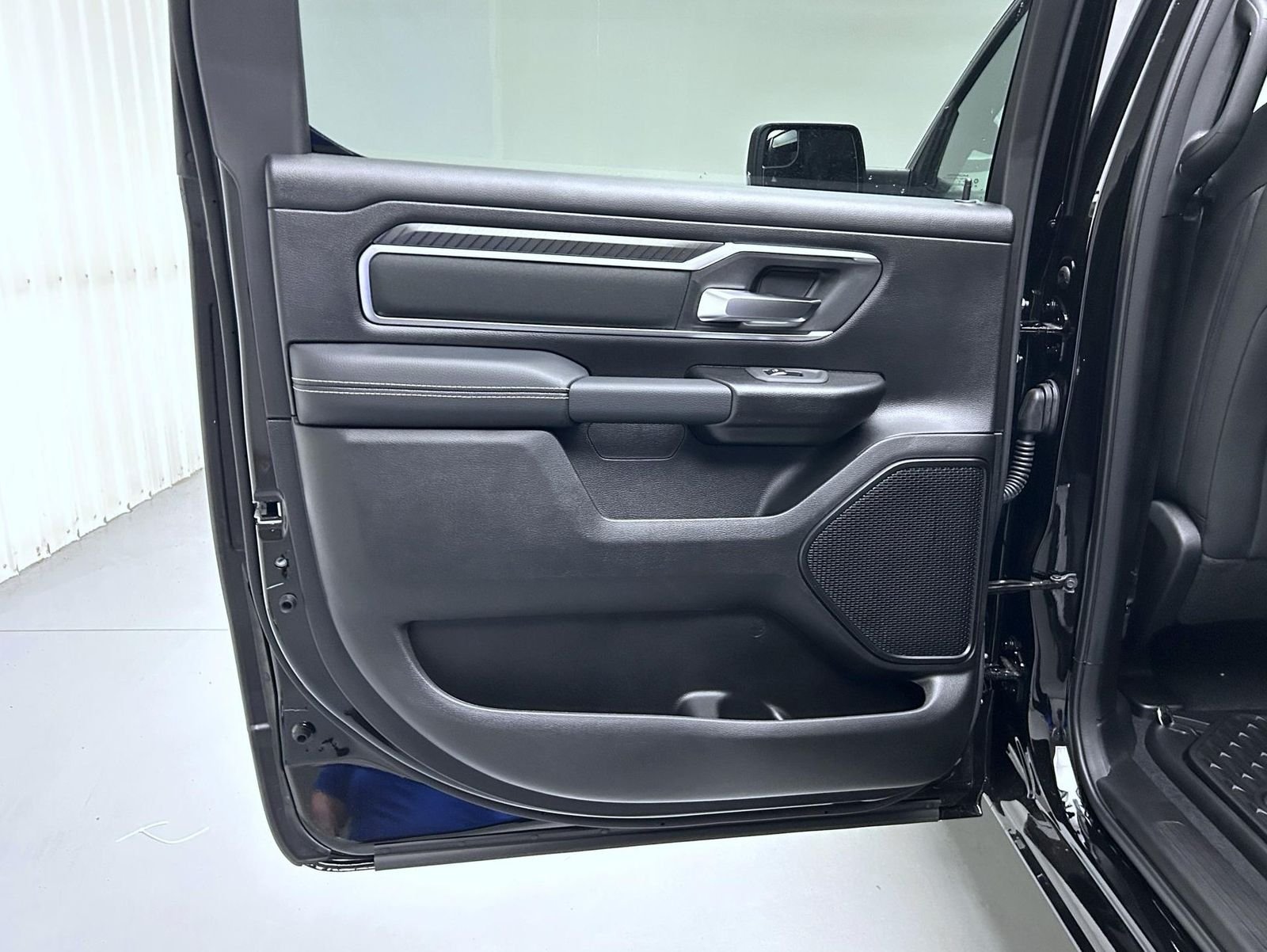New 2026 Diamond Black Crystal Pearl-Coat Exterior Paint RAM Big Horn/Lone Star image 20
