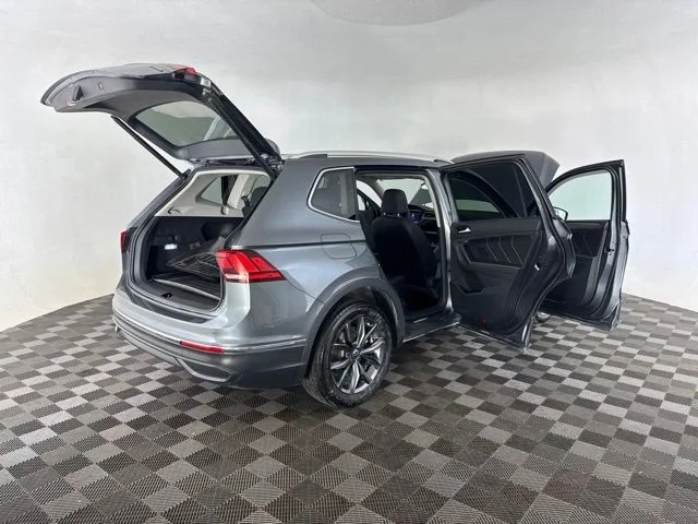 Used 2022  Volkswagen 2.0T SE image 14