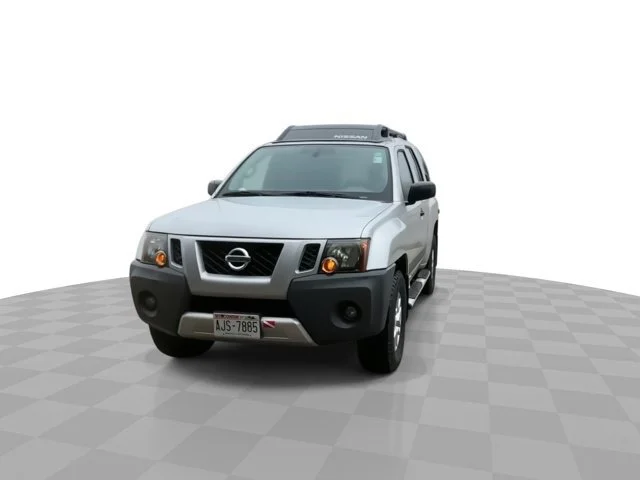 Used 2015 Silver Nissan S image 3