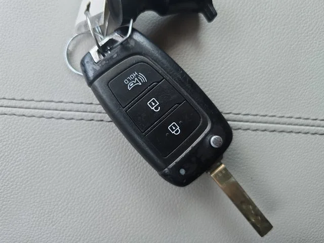 Used 2023 Black Hyundai SE image 20