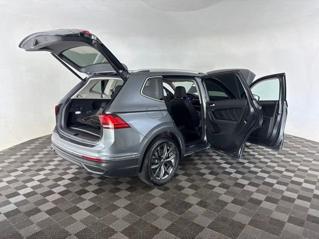 Used 2022  Volkswagen 2.0T SE image 14