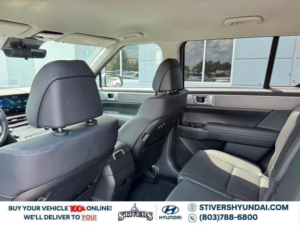 New 2027 Silver Hyundai SEL FWD image 21