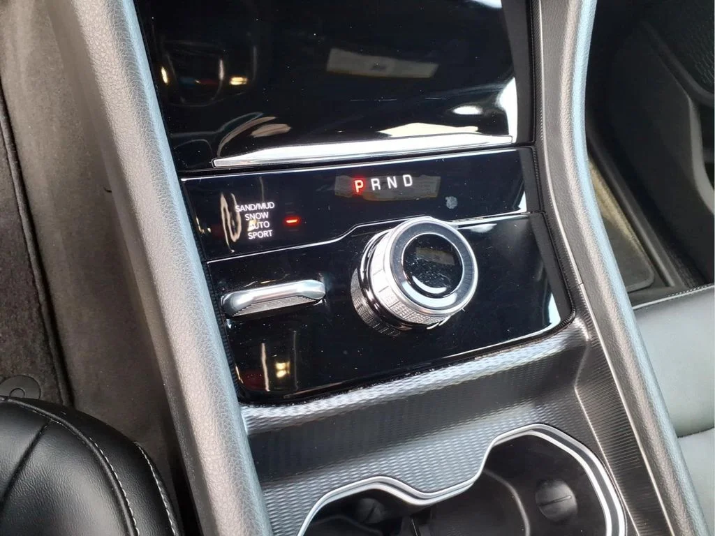 Used 2024 Gray Jeep Limited image 28