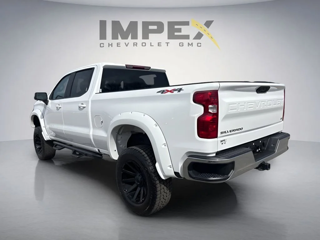 Used 2025 Summit White Chevrolet LT image 3