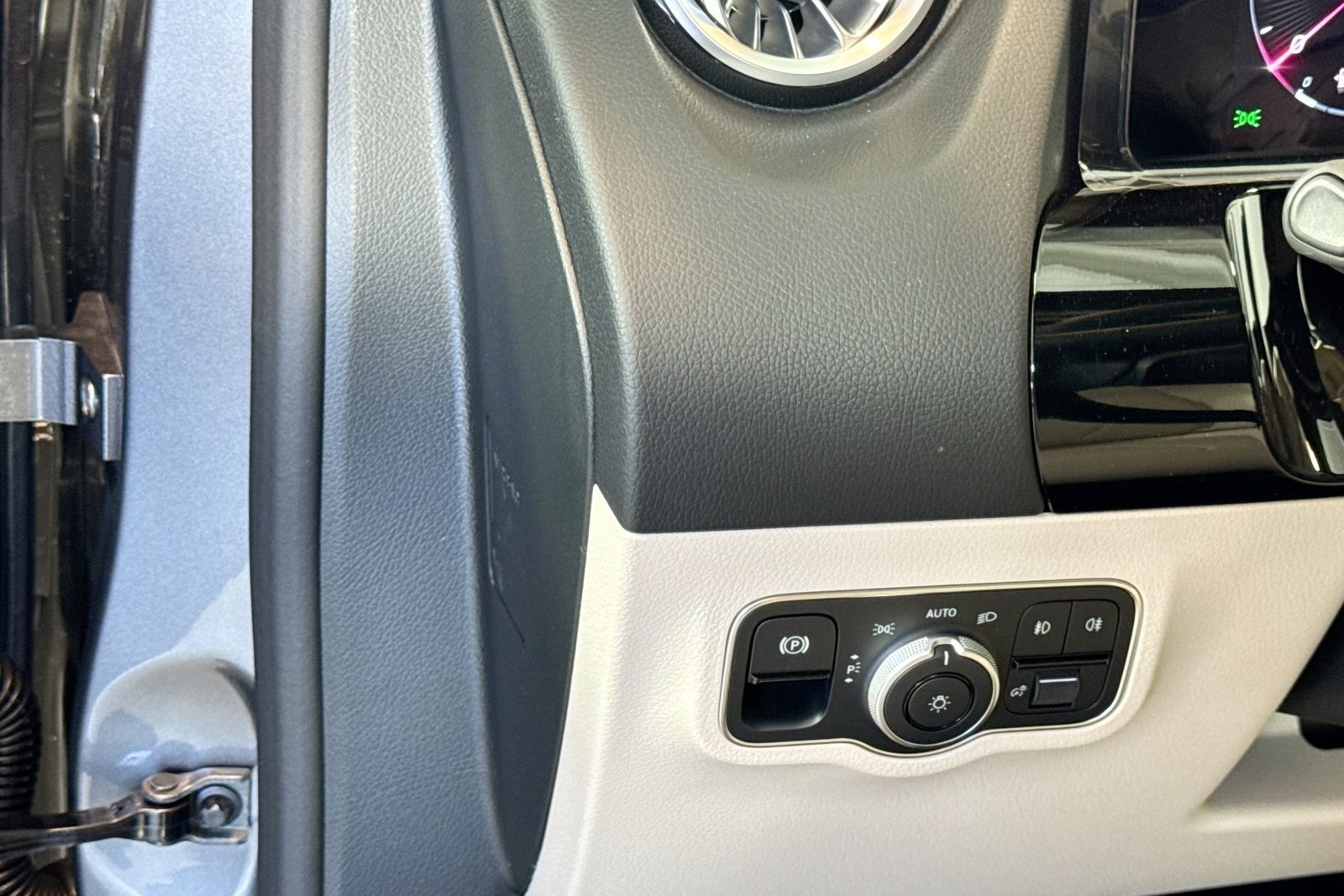New 2026 Mountain Grey Metallic Mercedes-Benz GLA 250 image 10