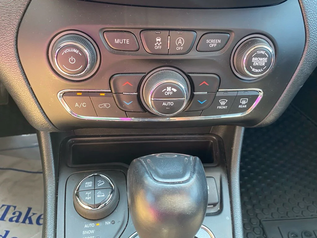 Used 2022 Black Jeep Trailhawk image 24