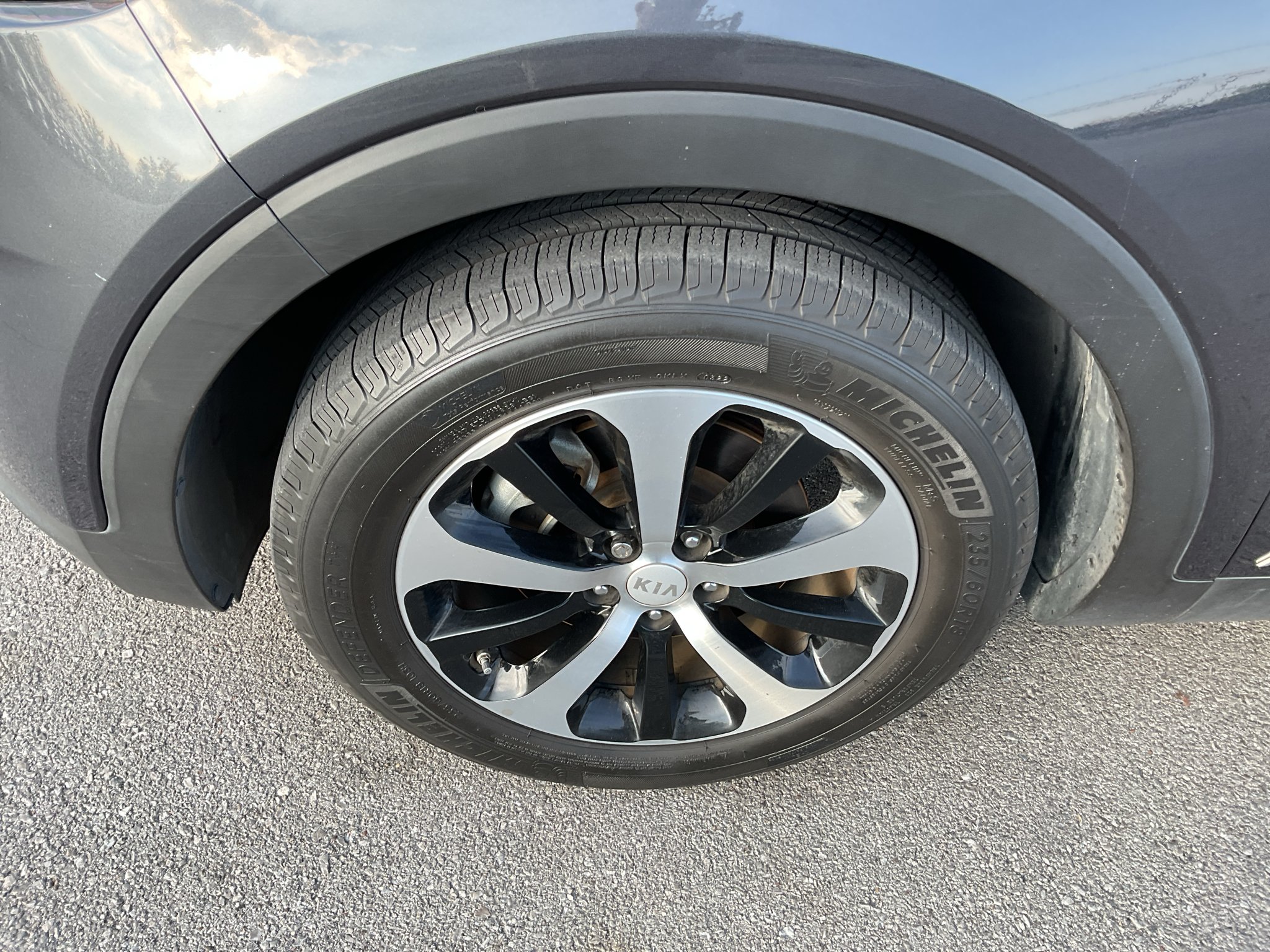 Used 2017 Platinum Graphite Kia EX V6 image 5