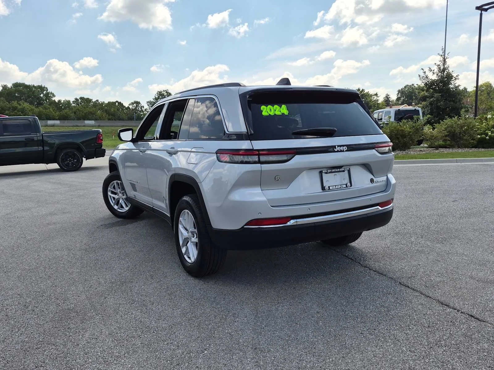 Used 2024 Silver Zynith Jeep Laredo X image 6