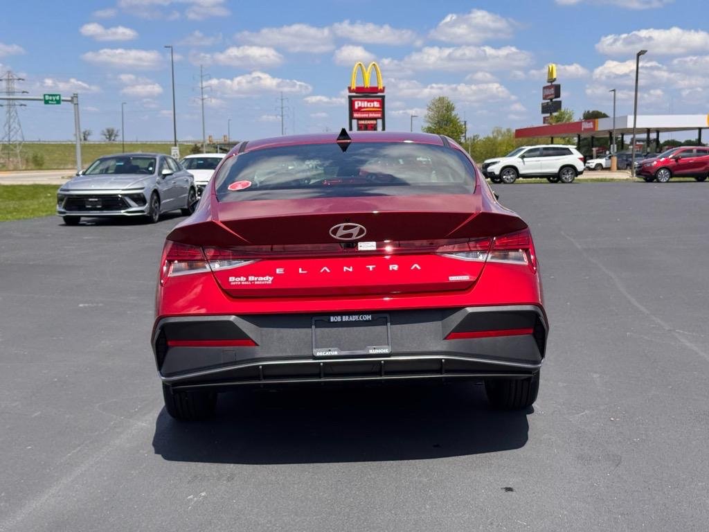 2025 Hyundai Elantra Blue - Photo 13