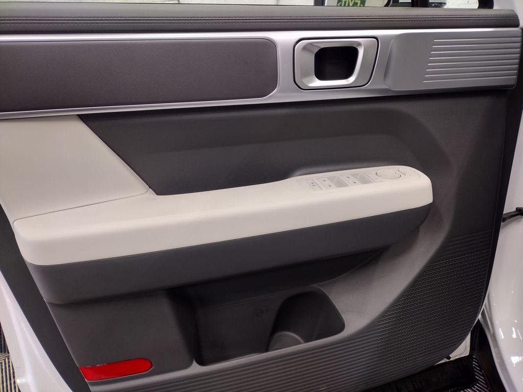 New 2026 White Hyundai SE image 19