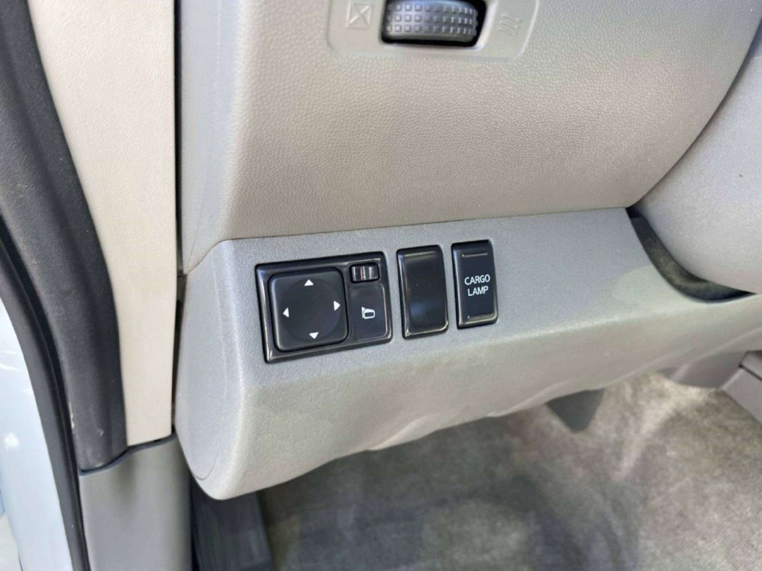 Used 2013 White Nissan SV image 21