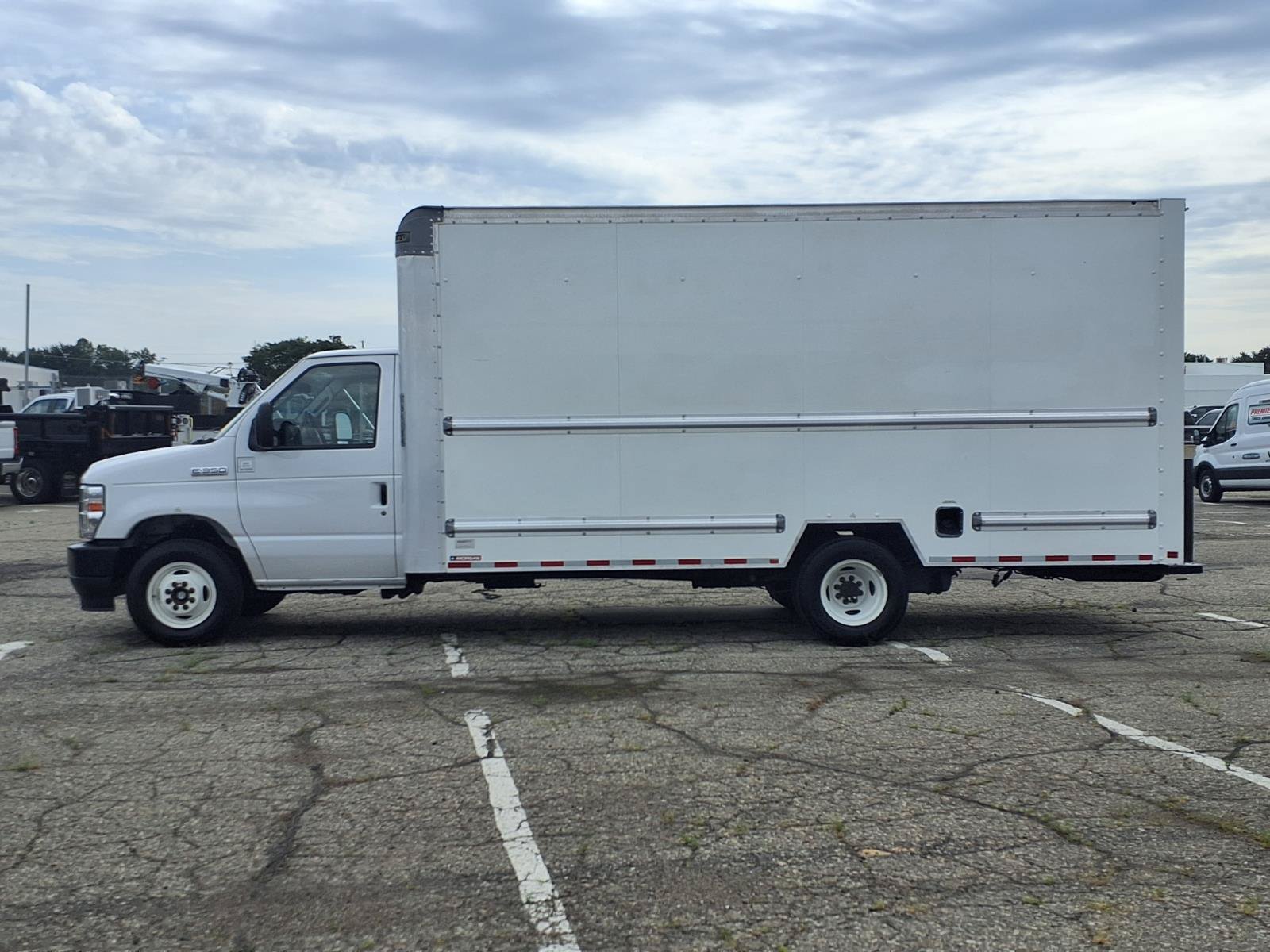Certified Used 2022 Oxford White Ford Base image 33