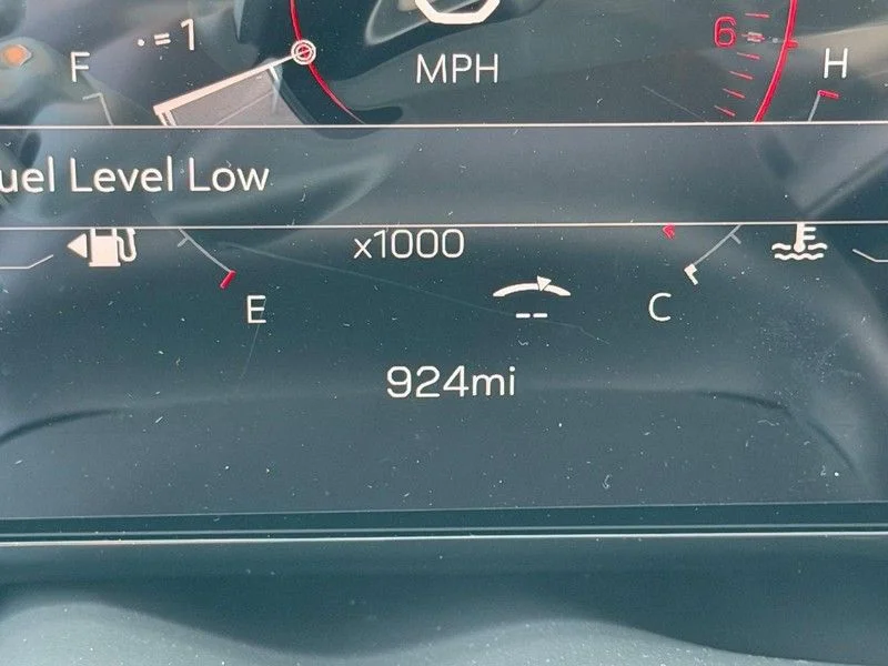 New 2026 White GMC Elevation image 27