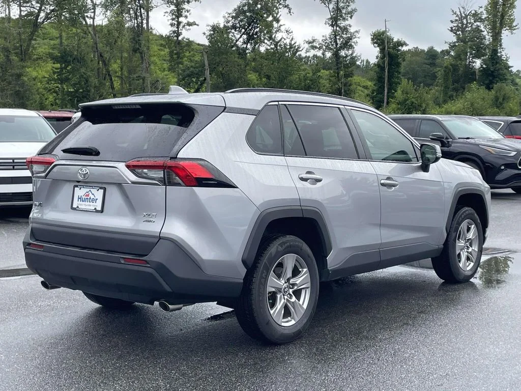 Used 2022 Silver Sky Metallic Toyota XLE image 28