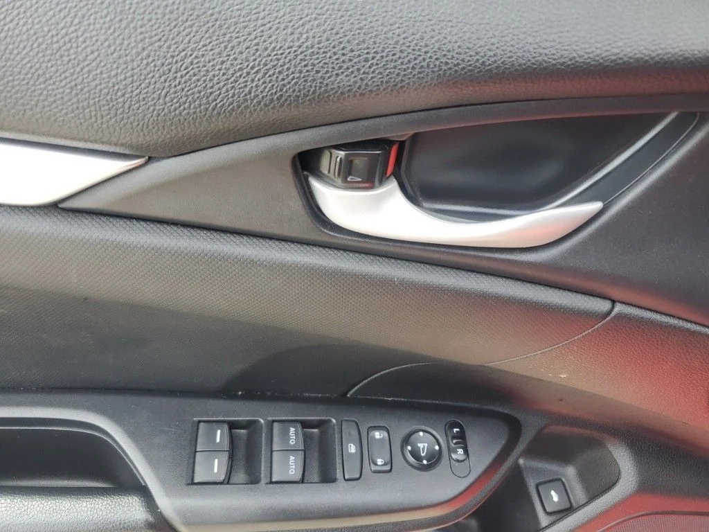 Used 2021  Honda Sport image 12