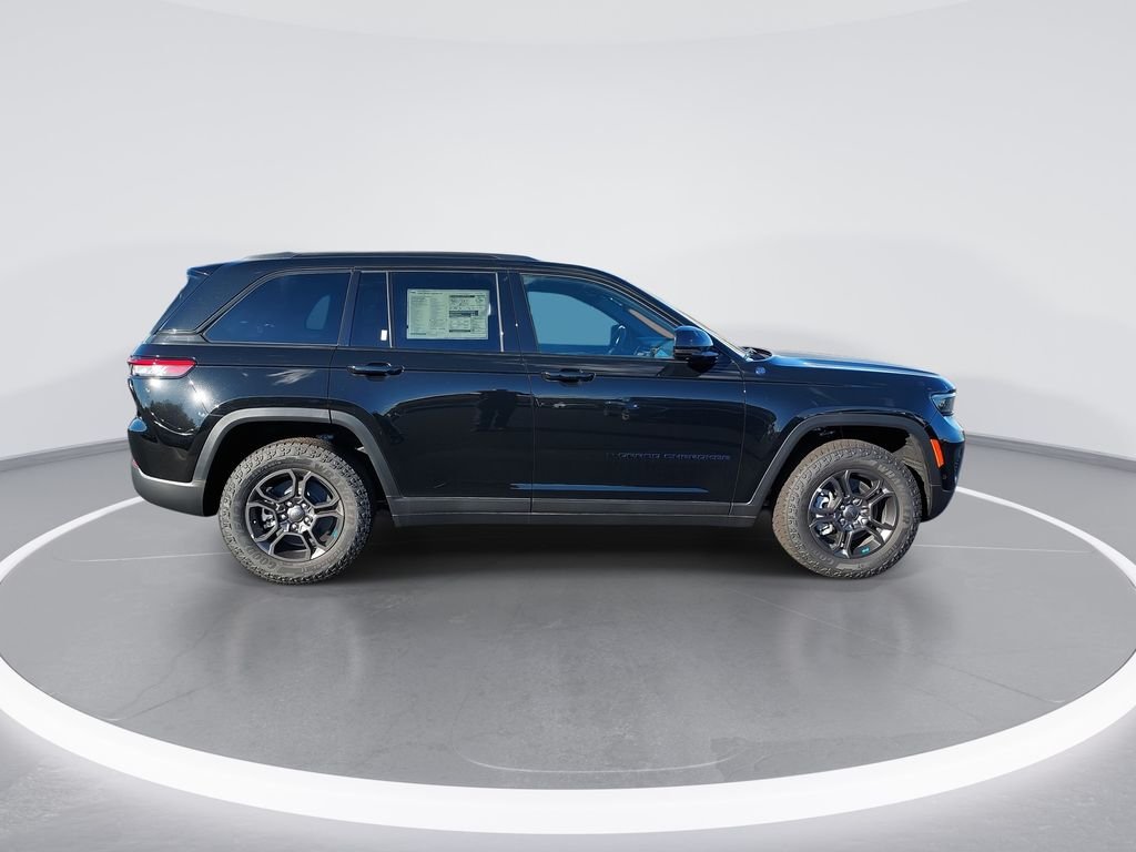 New 2024 Diamond Black Crystal Pearlcoat Jeep Trailhawk 4xe image 9