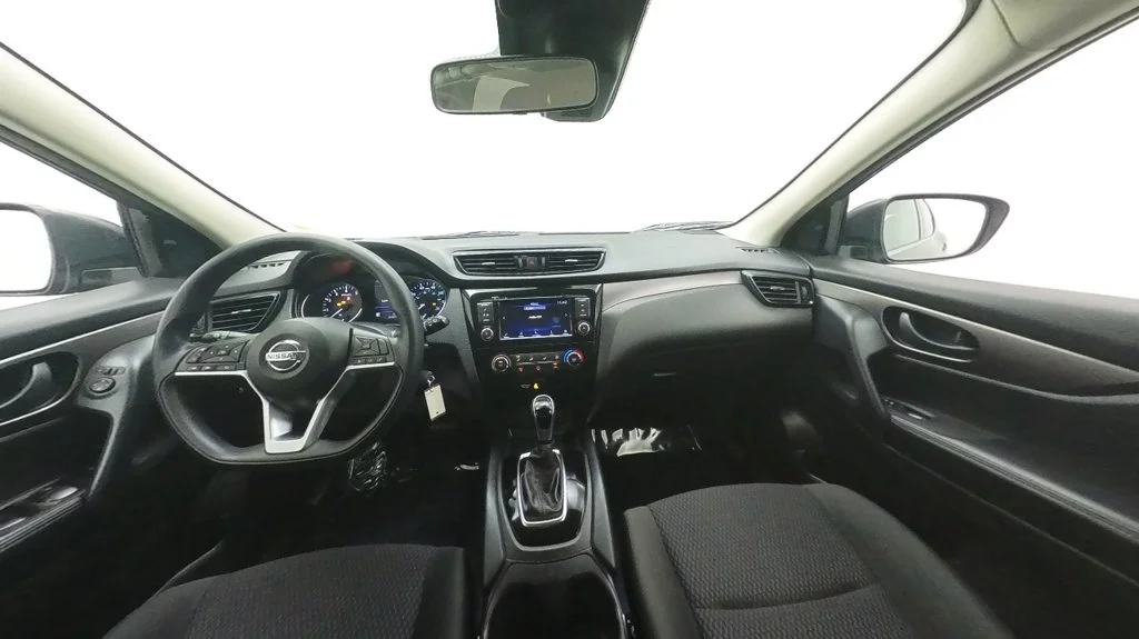 Used 2022 Black Nissan S image 28