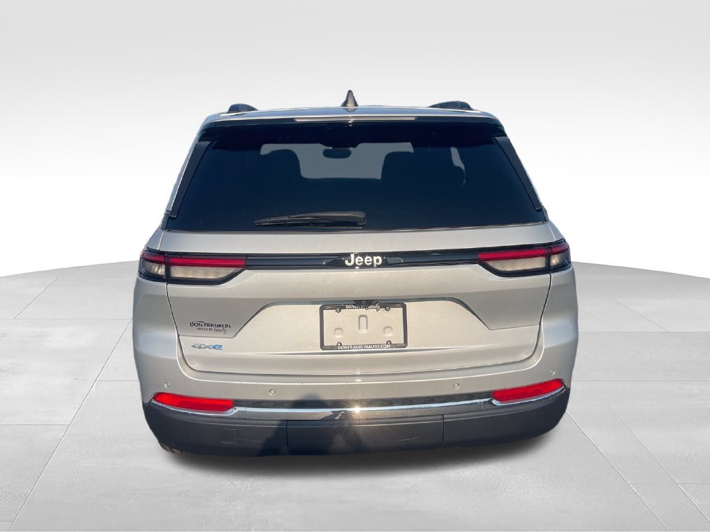 Used 2024 Silver Jeep 4xe image 4