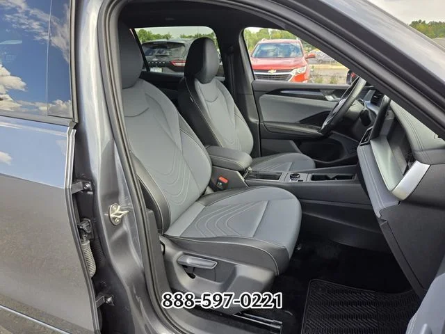 Certified Used 2025 Platinum Gray Metallic Volkswagen 2.0T SE R-LINE BLACK image 21