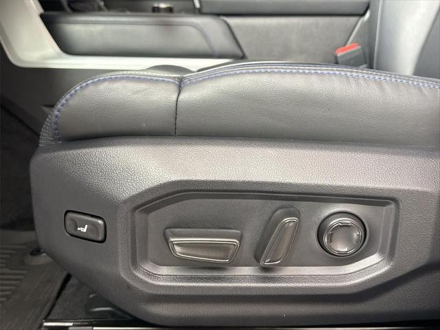 Certified Used 2025 WIND CHILL PEARL Toyota  image 30