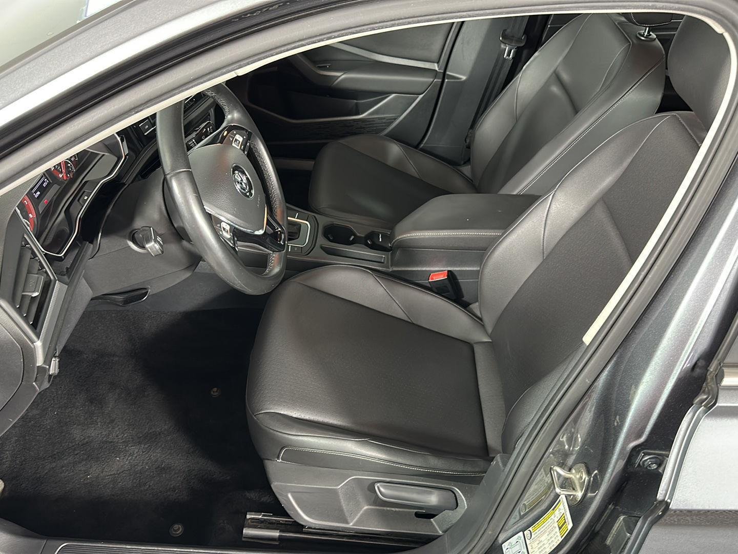 Used 2019 Platinum Gray Metallic Volkswagen SE image 15