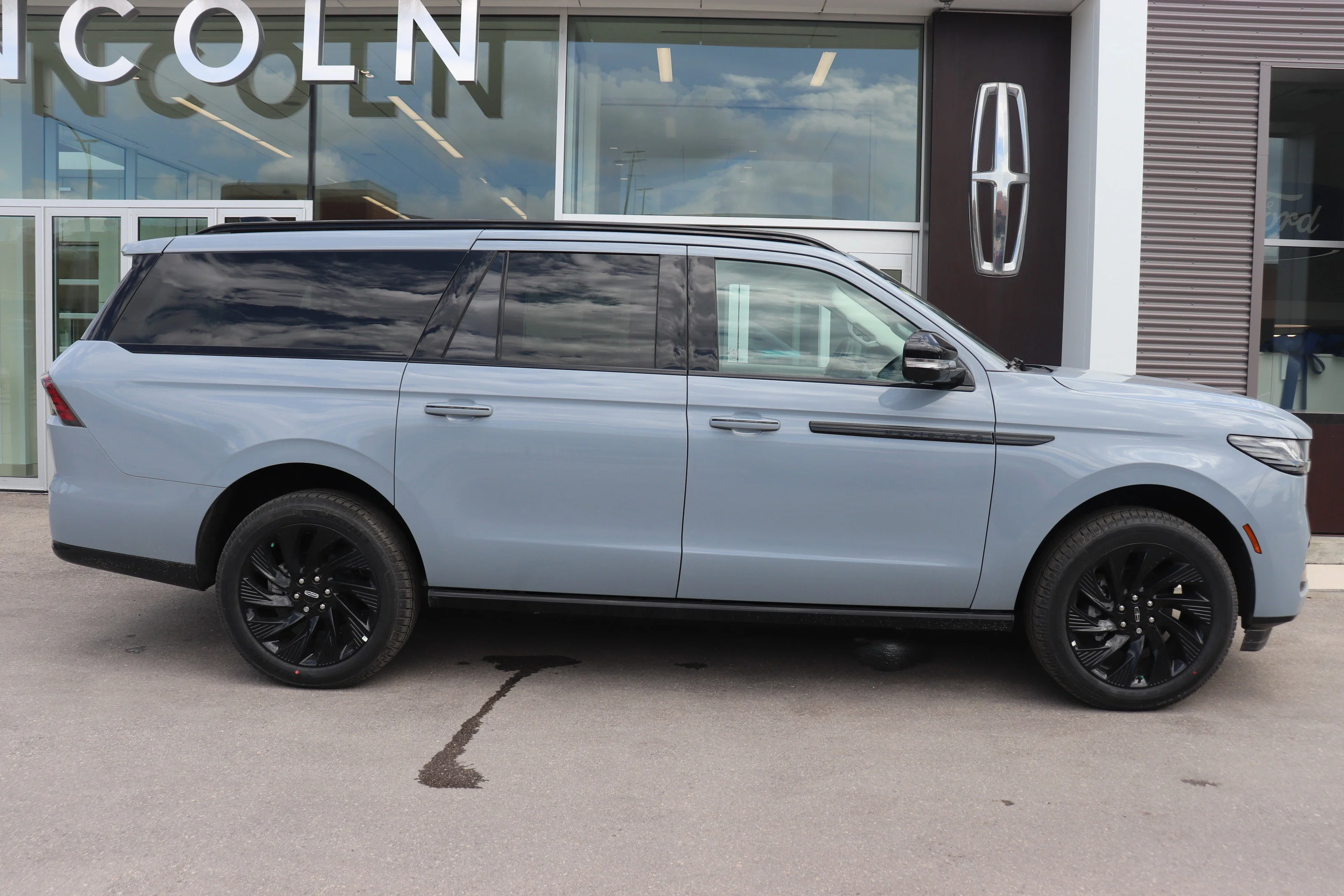 New 2026 GRAY MIST METALLIC TRI-COAT Lincoln Reserve image 3
