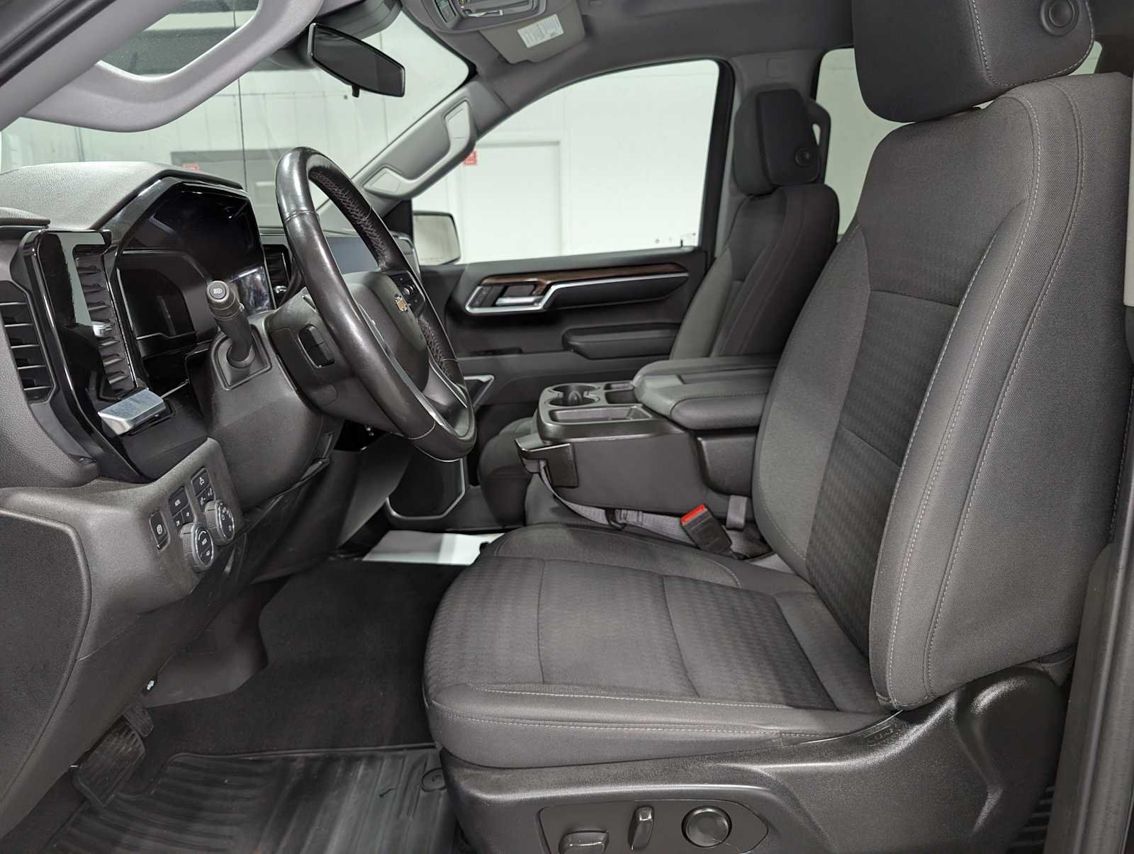 Used 2022 Black Chevrolet LT image 4