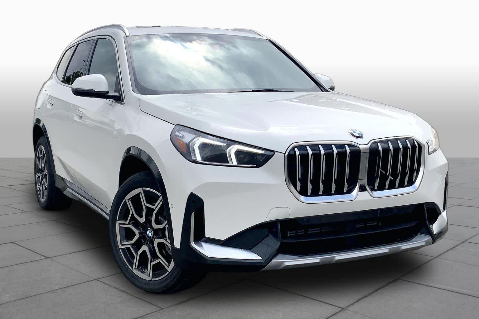 New 2026 Alpine White BMW xDrive28i image 2