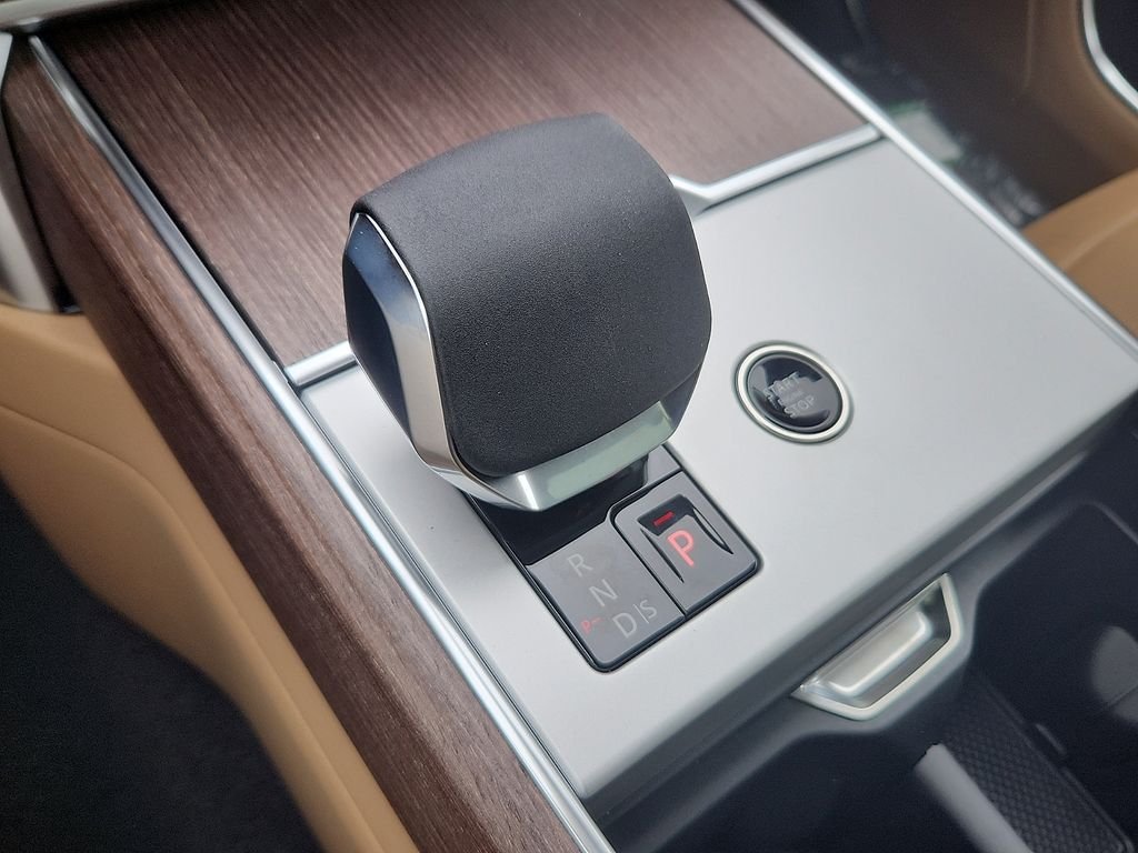 New 2026 Santorini Black Land Rover SE image 7