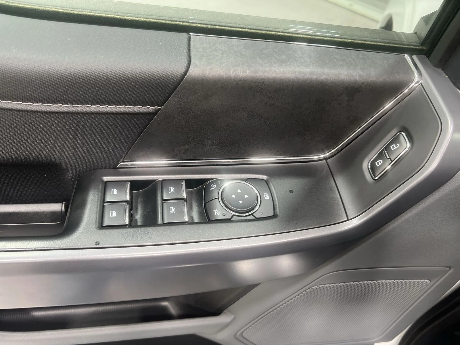 2025 Ford F-150 XLT - Photo 13