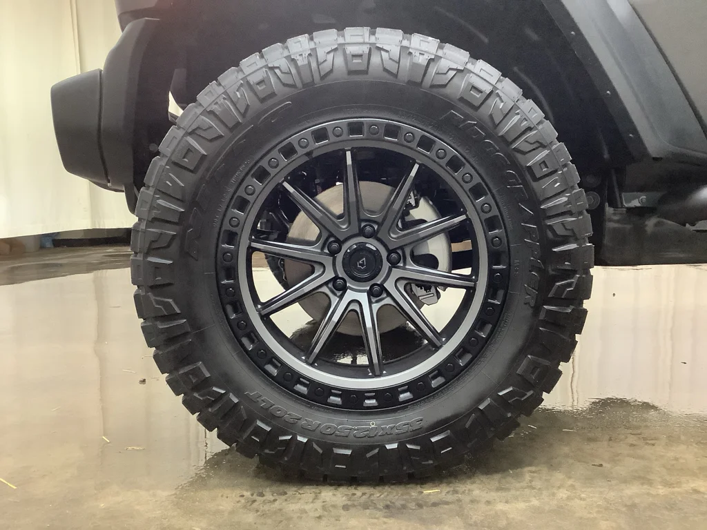 New 2026 Anvil Clear-Coat Exterior Paint Jeep Sport S image 24