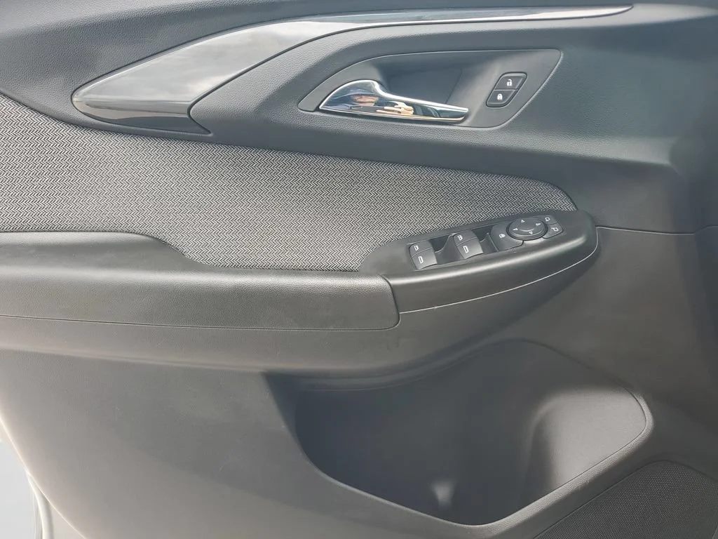 Used 2023 STERLING GRAY METALLIC Chevrolet LT image 21